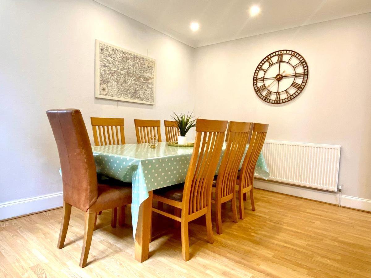 Great 4 Bedroom House - Great Location - Garden - Parking - Fast Wifi - Smart Tv - Newly Decorated - Sleeps Up To 8! Only 10 Mins Drive To Sandbanks Beach! Close To Poole & Bournemouth 외부 사진